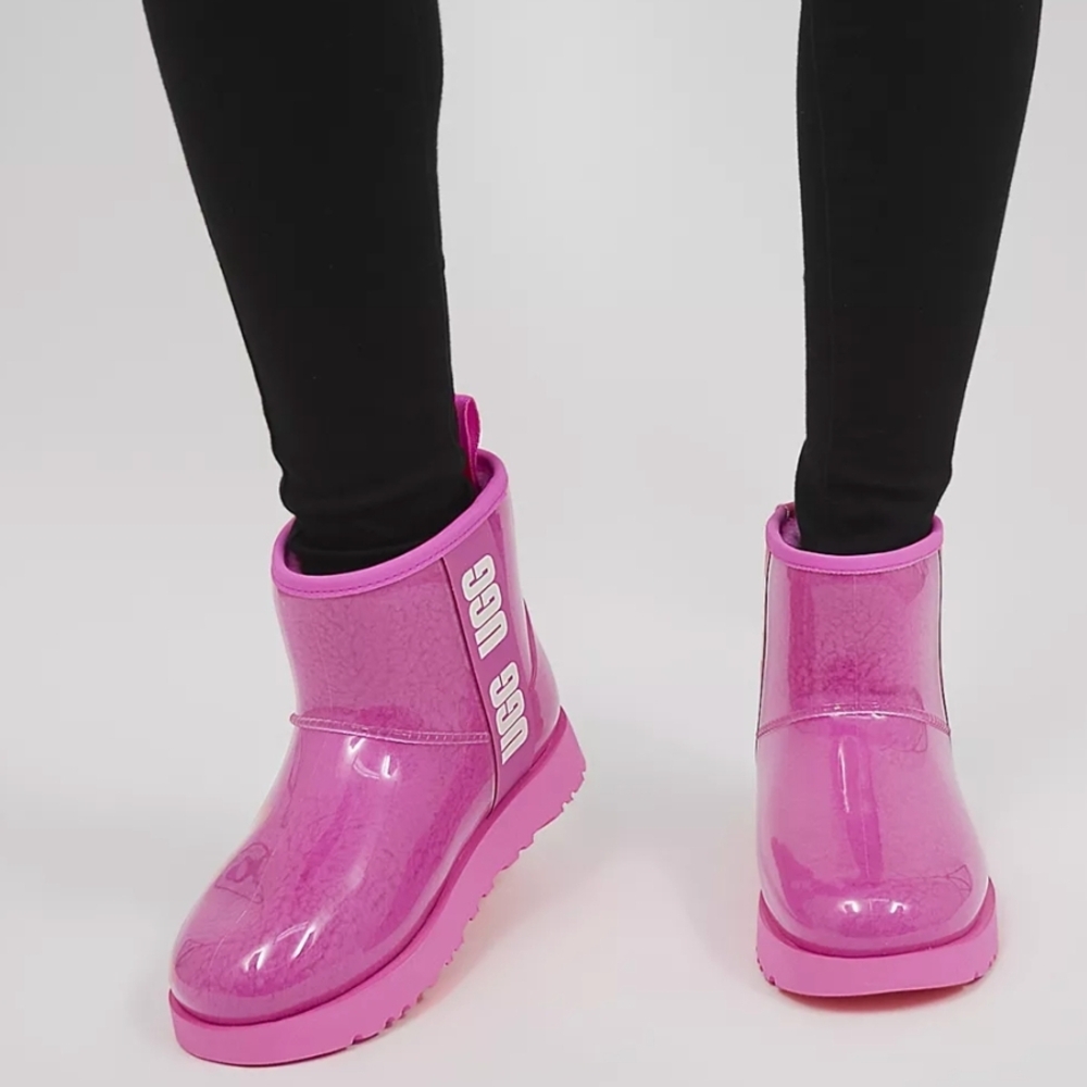UGG Classic Clear Mini Boots Size 8 Used Like New MSRP $160